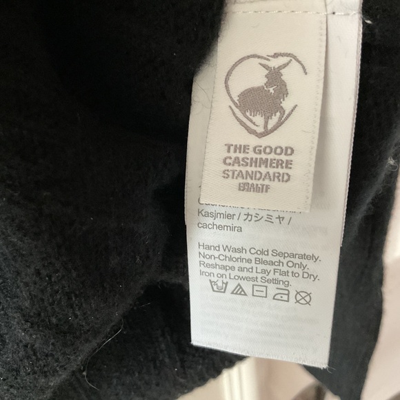 NWT Black Jcrew cable cashmere sweater - Picture 3 of 4